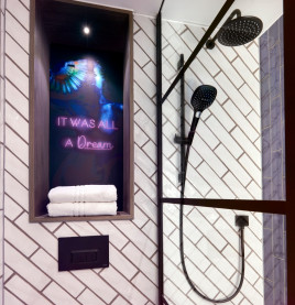 Shower at NYX London Holborn