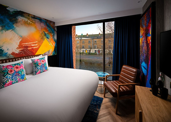 Superior King Room with View